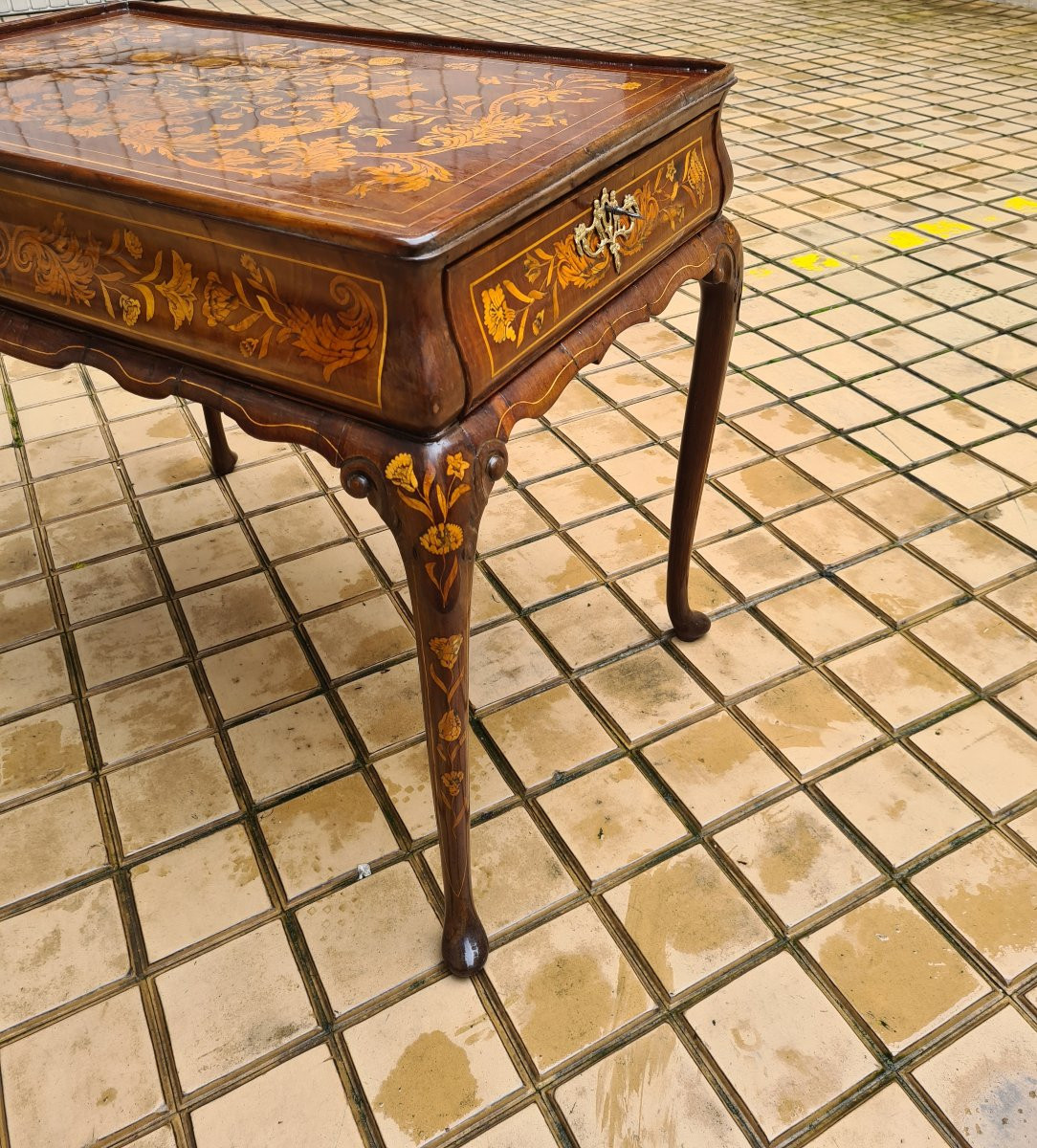 Table de milieu ,Hollande fin XVIIIème, riche marqueterie de rinceaux feuillagés et fleuris-photo-4