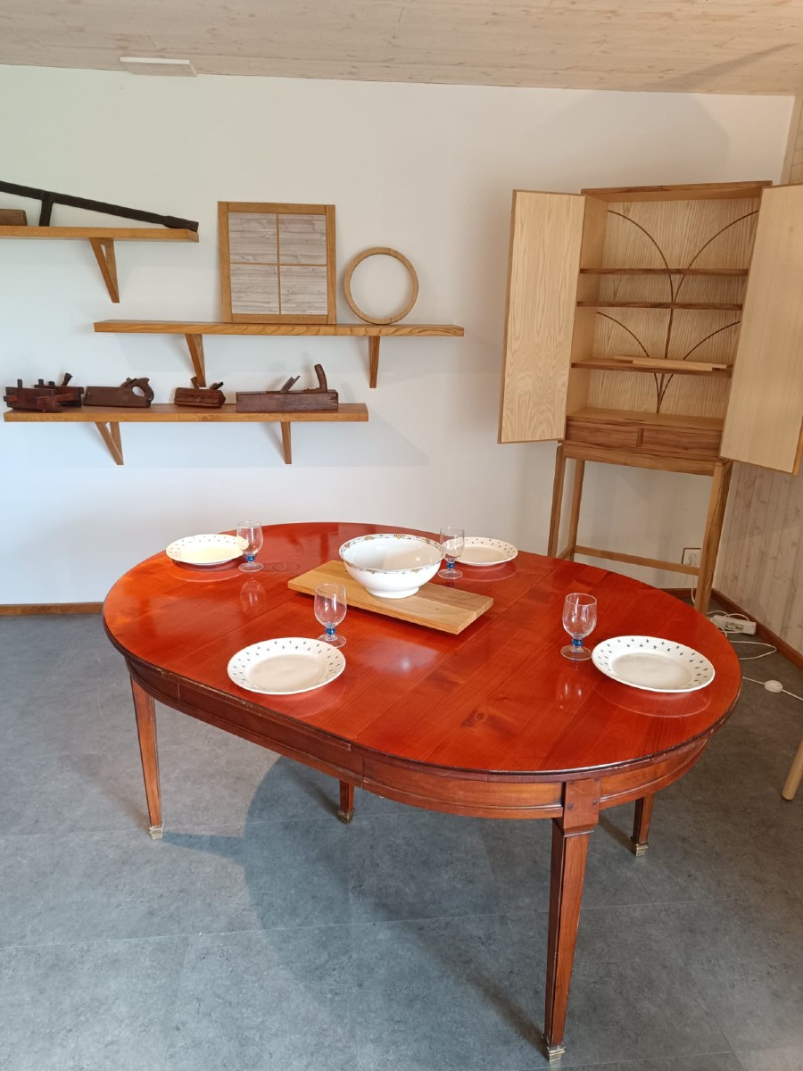 Table de salle à manger en bois exotique , teinté acajou . Première moitié du XXème siècle -photo-4