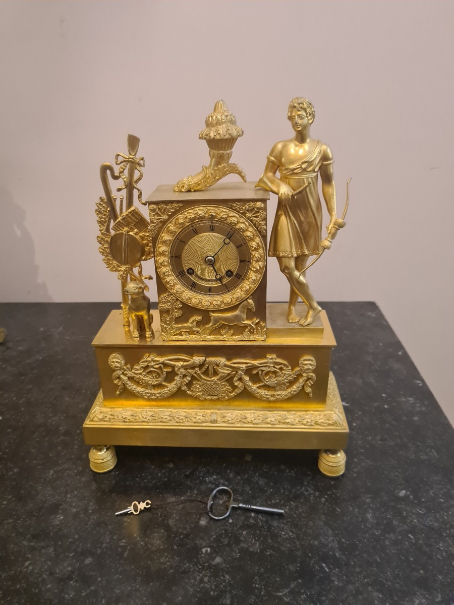 Pendule en bronze doré époque Restauration , circa 1819 - Diane Chasseresse--photo-2