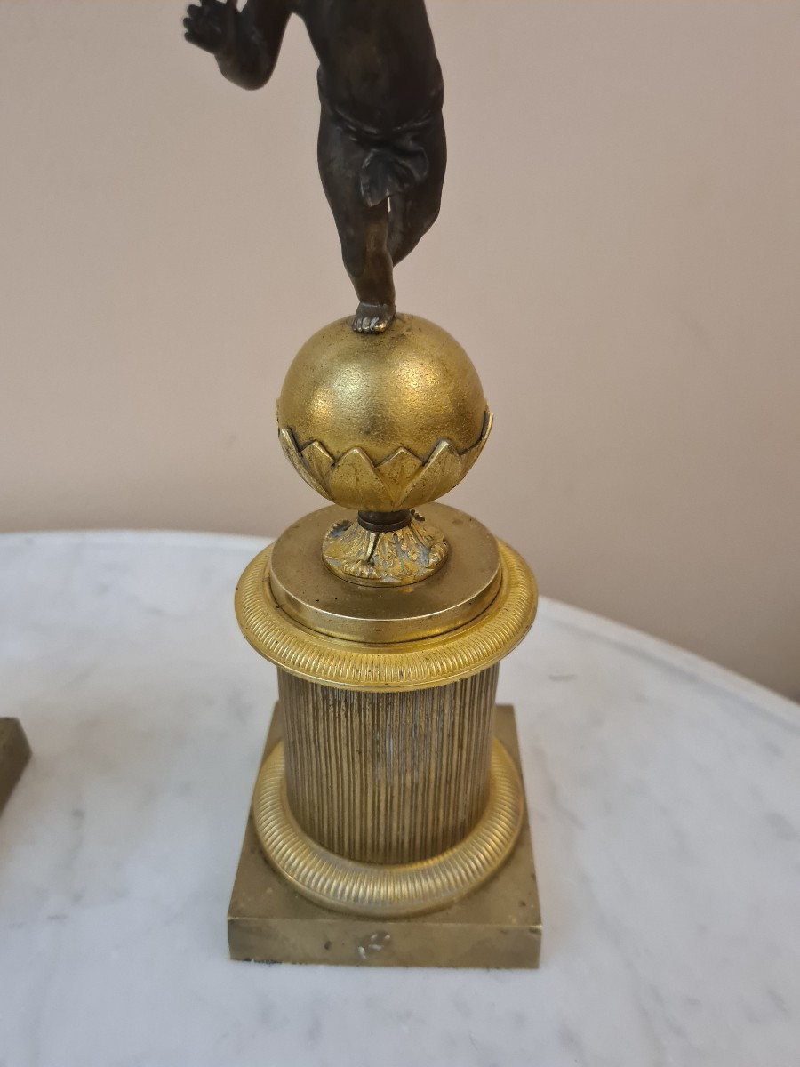 Paire de candélabres "Aux Amours" en bronze doré , époque Restauration. -photo-2