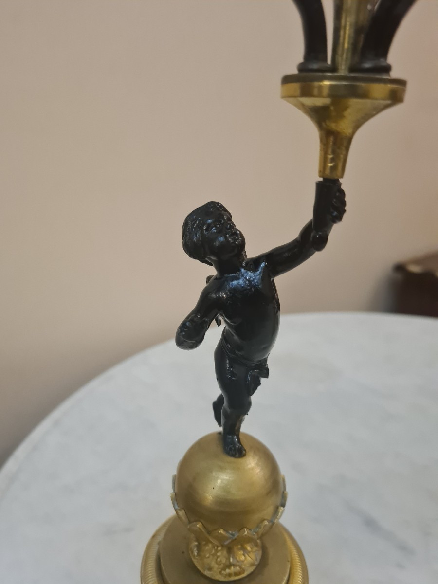 Paire de candélabres "Aux Amours" en bronze doré , époque Restauration. -photo-1