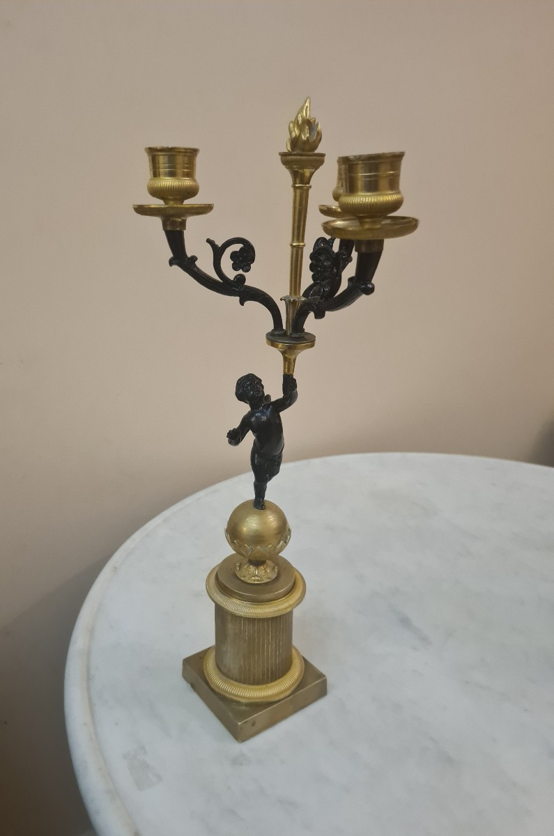 Paire de candélabres "Aux Amours" en bronze doré , époque Restauration. -photo-2
