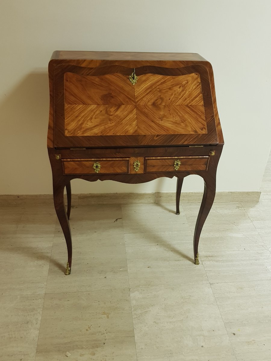 Bureau De Pente Epoque Louis XV, Vers 1760, En Placage De Bois De Rose, bois de violette.