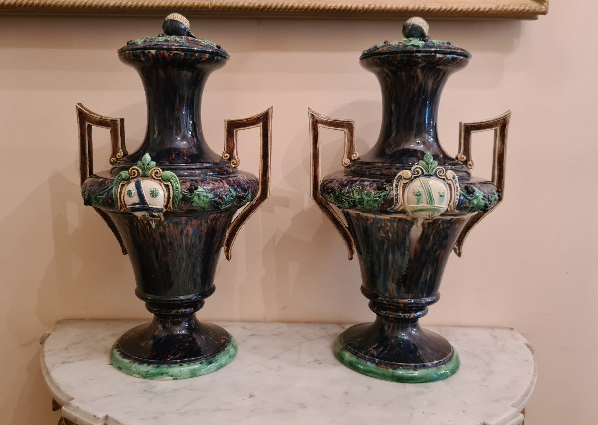 École De Tours. Grande Paire De Vases Couverts De Forme Ovoïde Sur Piédouche. Vers 1860. 