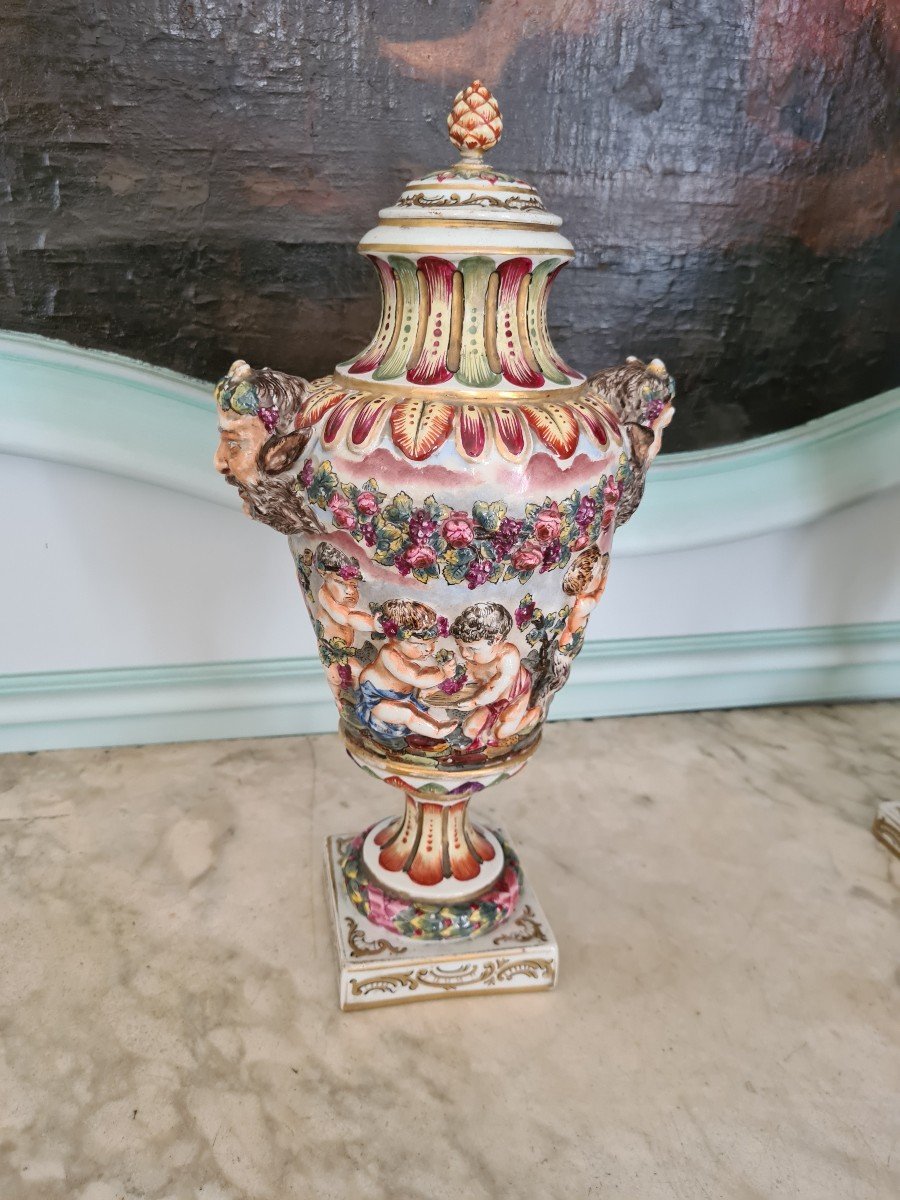 Capodimonte, Paire De Vases Couverts En Porcelaine Polychrome , 2ème Moitié XIXème-photo-4