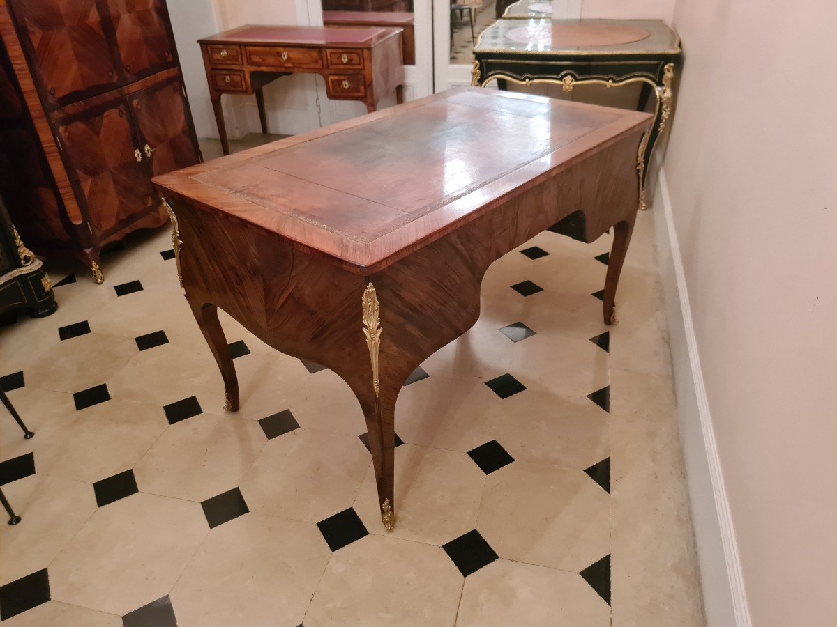 Flat Desk In Walnut And Burr Walnut Veneer. Louis XV Period.-photo-2