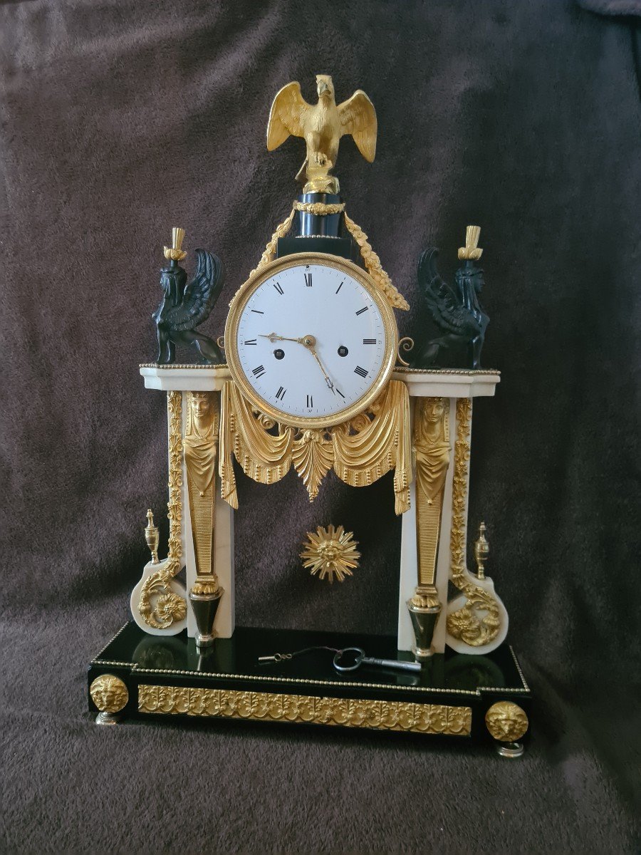 Large Portico Pendulum With Sphinxes, Empire Period Around 1805 In White Marble And Gilded Bronze-photo-4