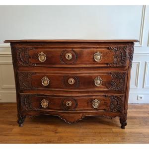 Importante Commode En Noyer . Travail Lyonnais d'époque Louis XV , Vers 1760. 