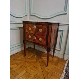 Petite Commode Sauteuse époque Louis XVI , Vers 1785. 