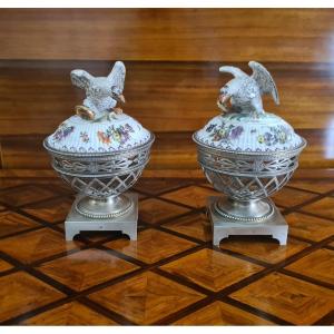 Paire de brûle parfums en argent ciselé et porcelaine , poinçon Minerve 
