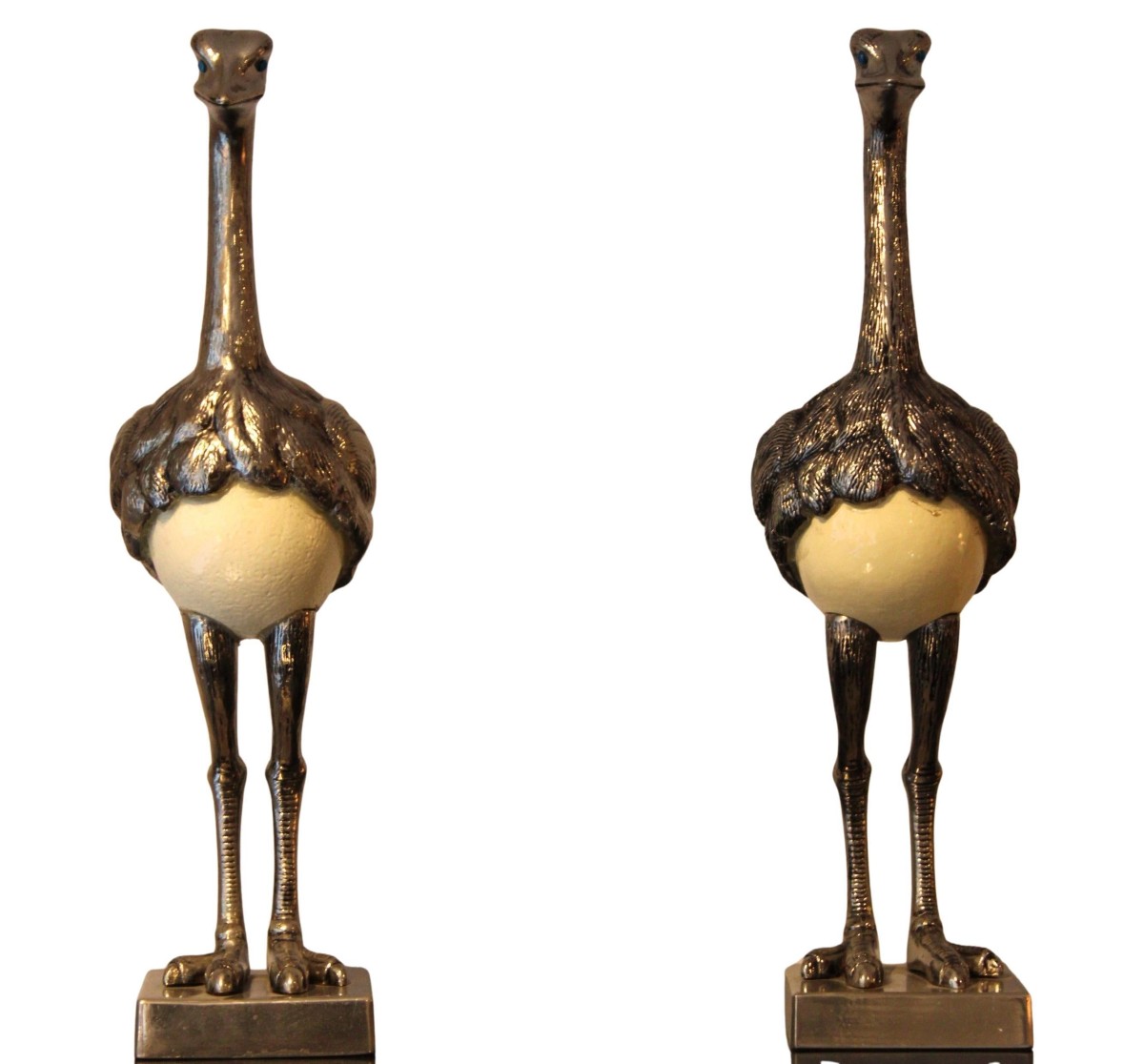 Paire d'autruches en métal argenté avec leurs oeufs, circa 1980