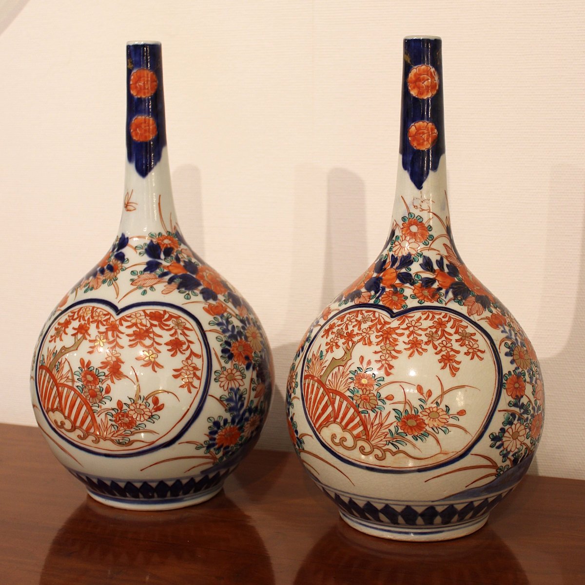 Paire de vases bouteille en porcelaine, Japon-photo-3