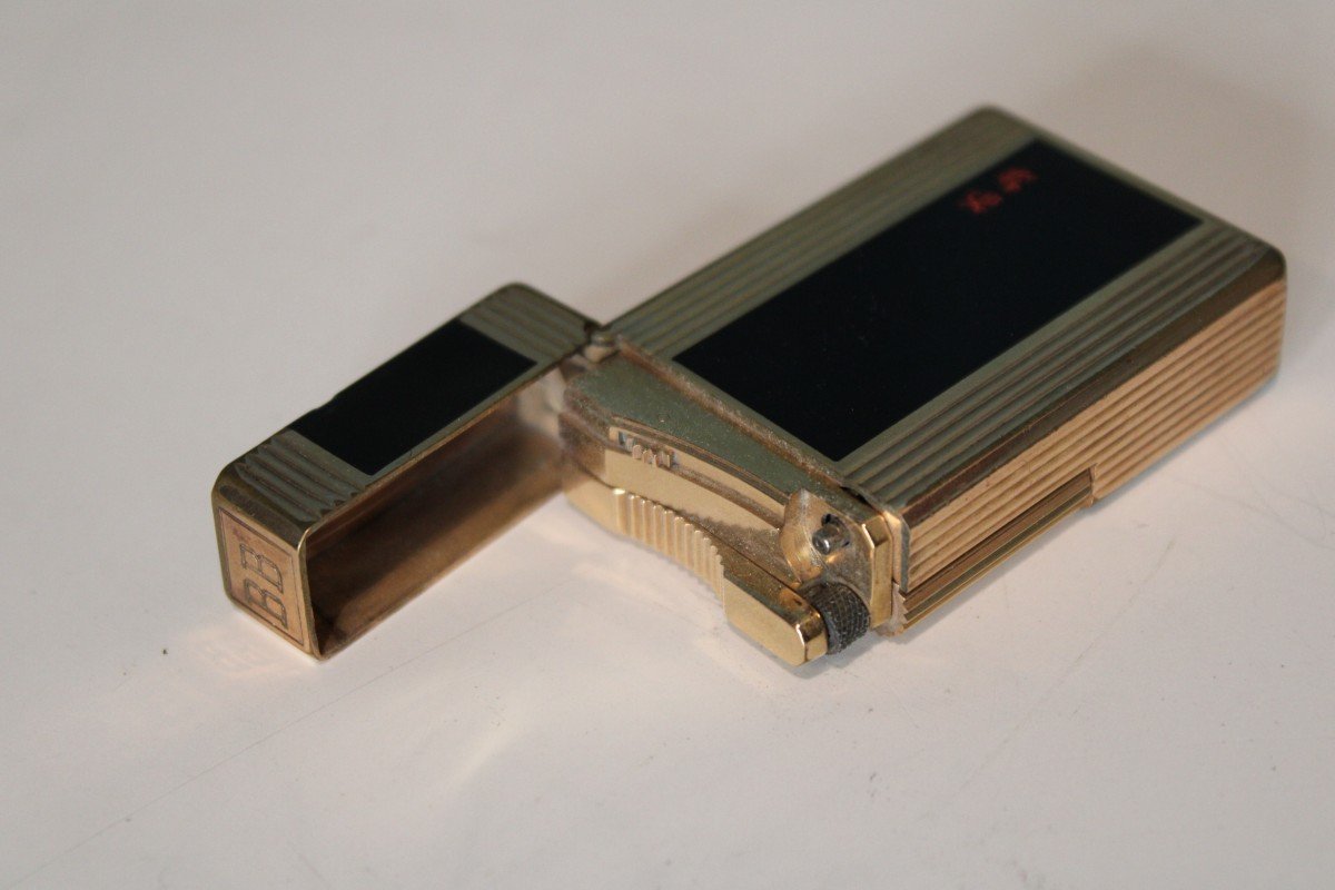 St Dupont Lighter. Lacquer And Gold Plated-photo-3