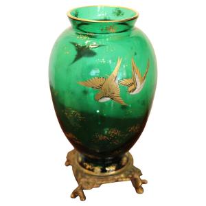 Vase Legras en verre sur monture en métal sculpté, décor d'oiseaux dorés
