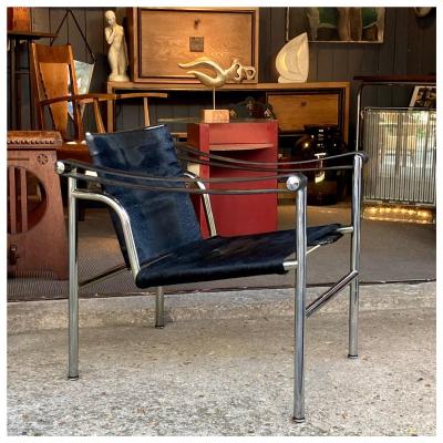 Fauteuil Cassina LC1 De Charlotte Perriand En Peau De Poulain 