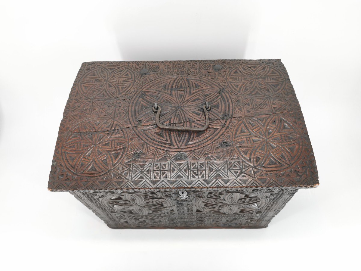 Auvergne Wedding Box - Popular Art - Knife Carved Curiosity - 18th Century -photo-2