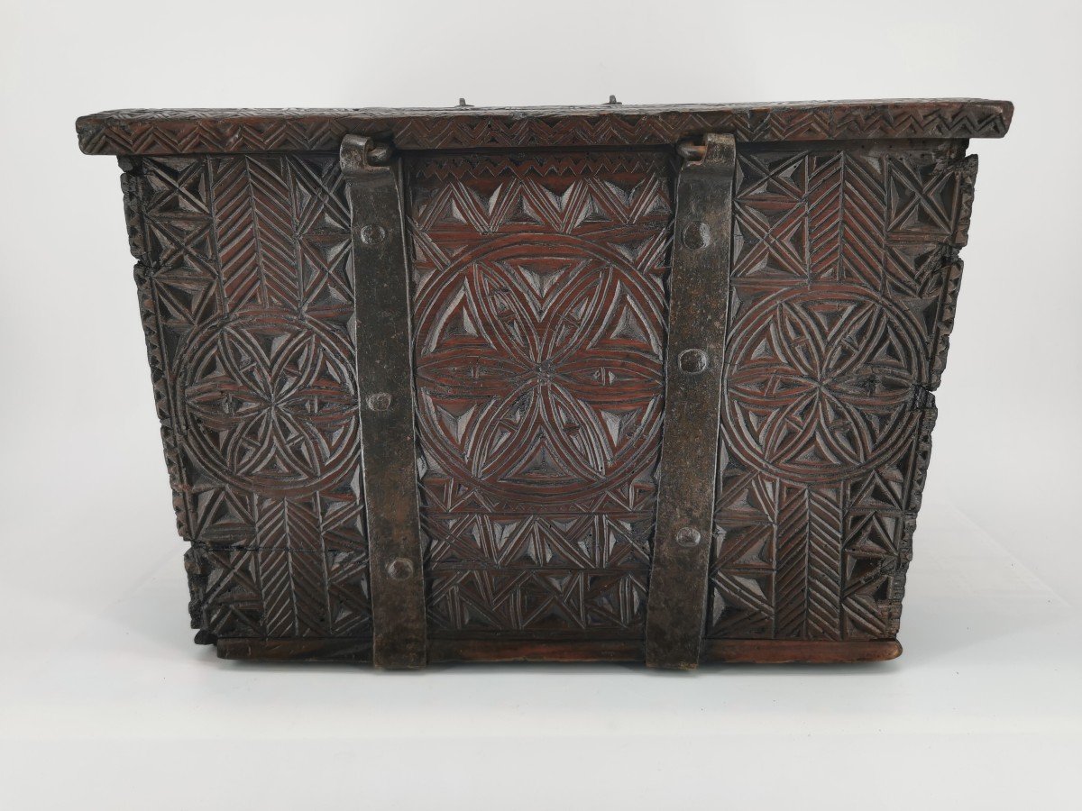 Auvergne Wedding Box - Popular Art - Knife Carved Curiosity - 18th Century -photo-2