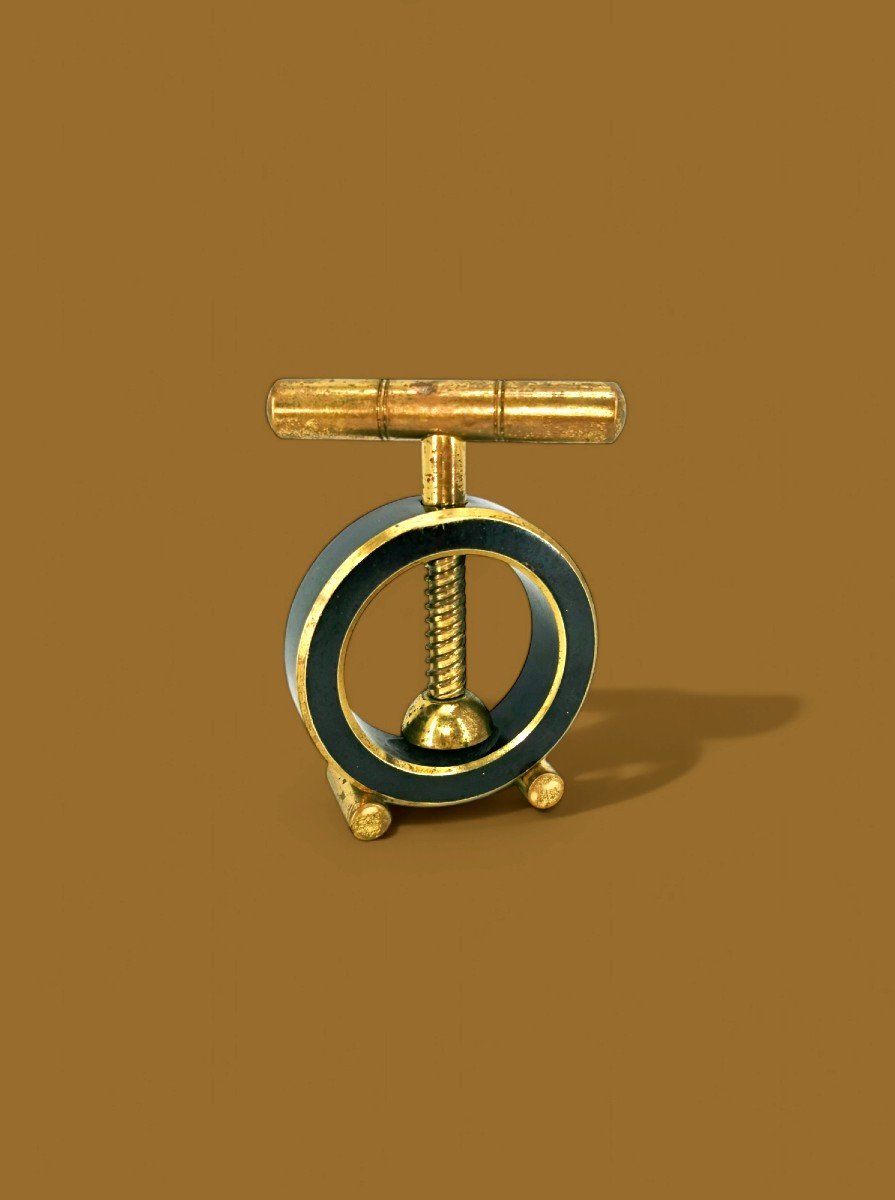  Casse noix en forme de Bague - Bronze et Métal patiné Doré - Design moderniste J. Adnet - XX E-photo-2