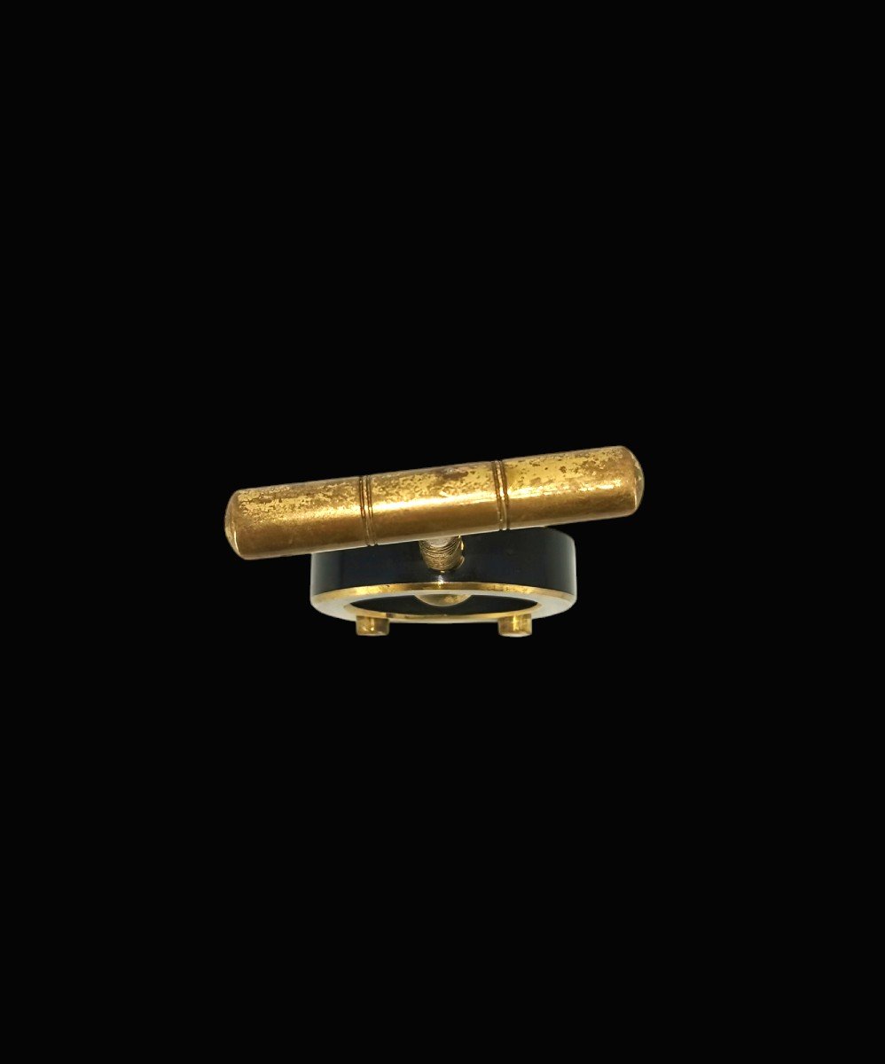  Casse noix en forme de Bague - Bronze et Métal patiné Doré - Design moderniste J. Adnet - XX E-photo-2