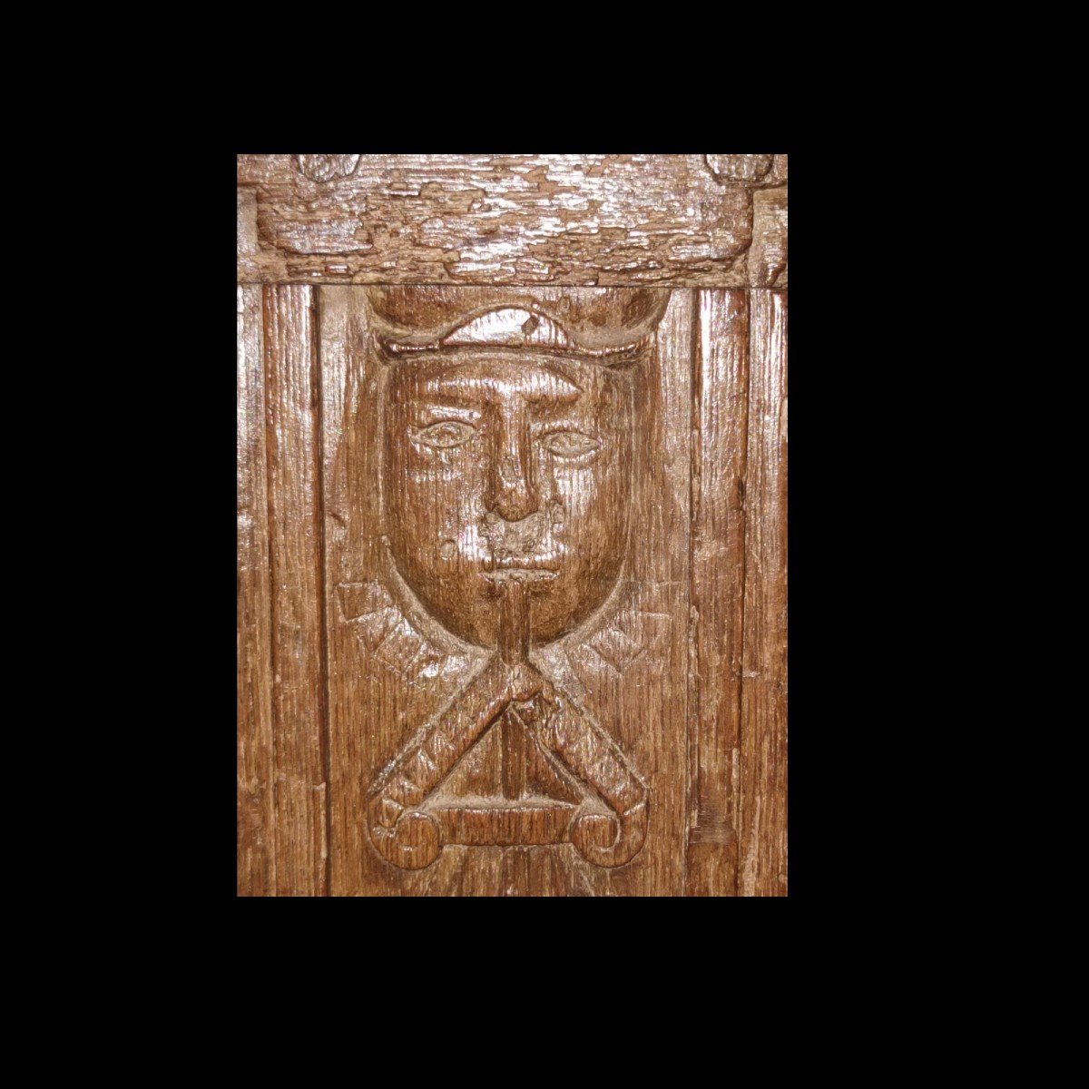 Richly Carved Woodwork - Baroque Decor In Solid Oak - 17th Century Chest Front-photo-2