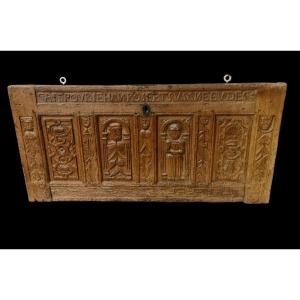 Richly Carved Woodwork - Baroque Decor In Solid Oak - 17th Century Chest Front