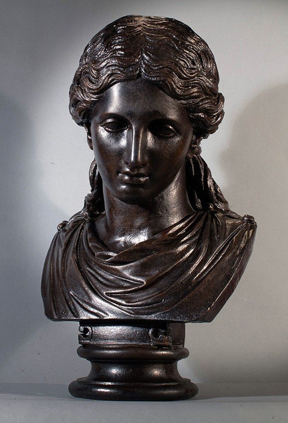 Buste de femme en fonte du XIXème siècle, idéal de beauté grecque hellénistique.-photo-2