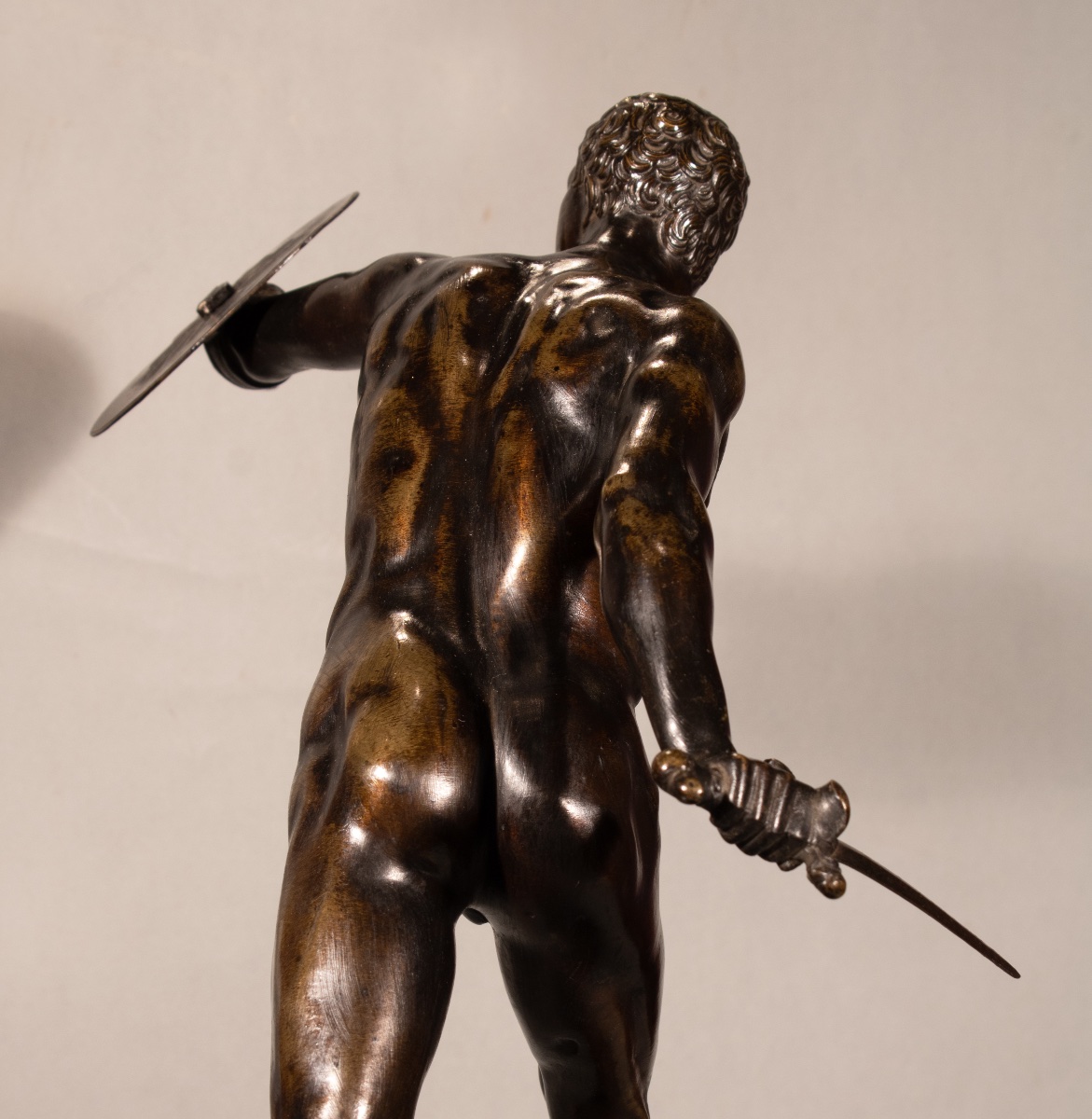 GLADIATEUR BORGHÈSE, SCULPTURE EN BRONZE. FRANCE ÉPOQUE XVIIÈME SIÈCLE.-photo-1