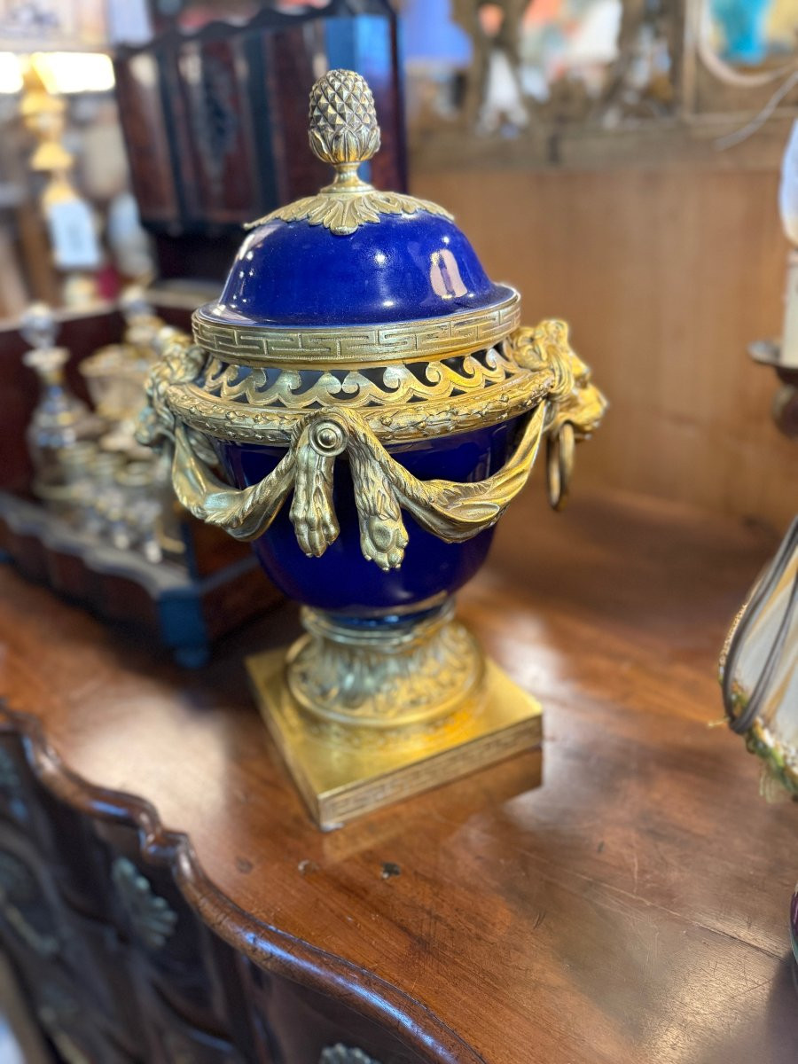 Porcelain And Bronze Incense Burner-photo-1