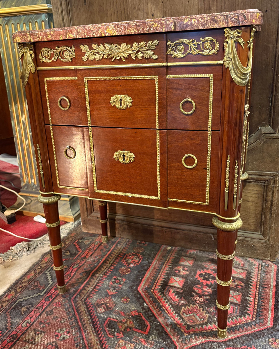 COMMODE EN ACAJOU MOULURE XVIII