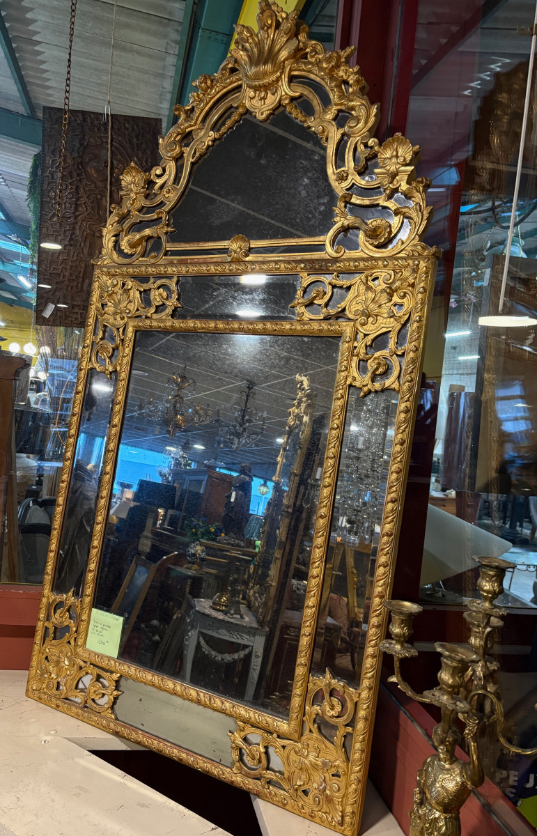 Large Mirror With Pareclosses 