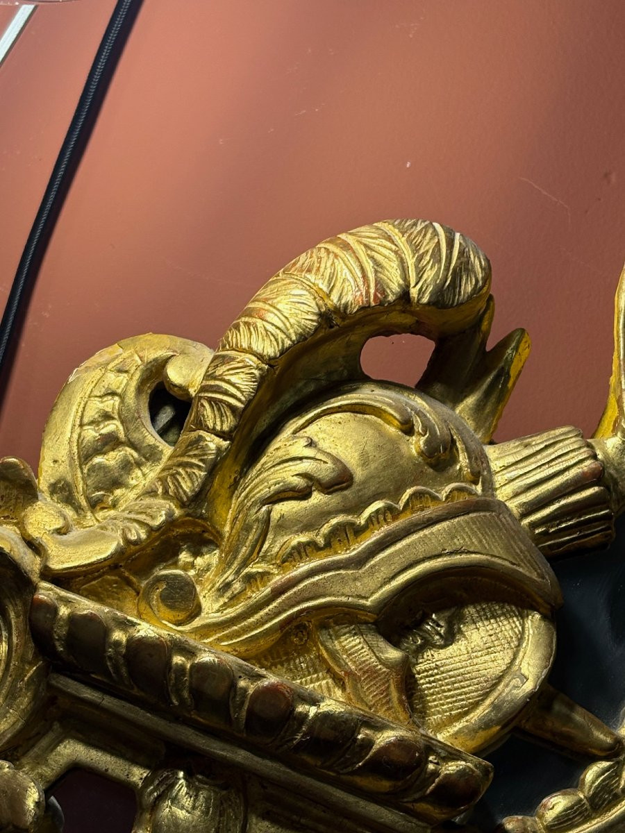 IMPORTANT MIROIR A PARECLOSES EN BOIS DORE ET SCULPTE-photo-3