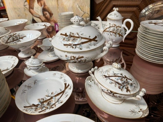 Important service de table japonisant en porcelaine – 141 pièces – France, fin XIXe siècle