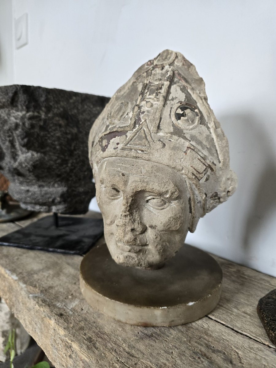Bishop's Head - Limestone - Burgundy 15th Century -photo-2