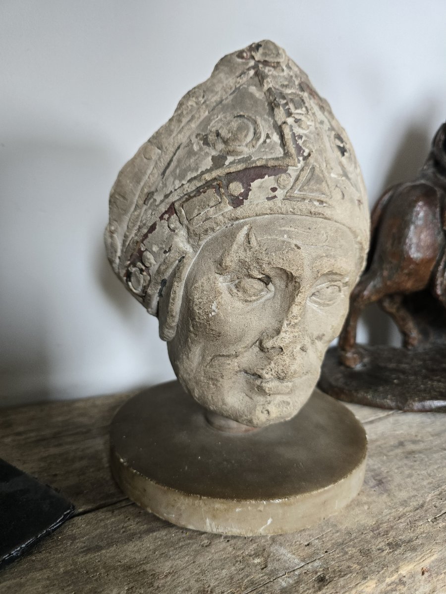 Bishop's Head - Limestone - Burgundy 15th Century -photo-3