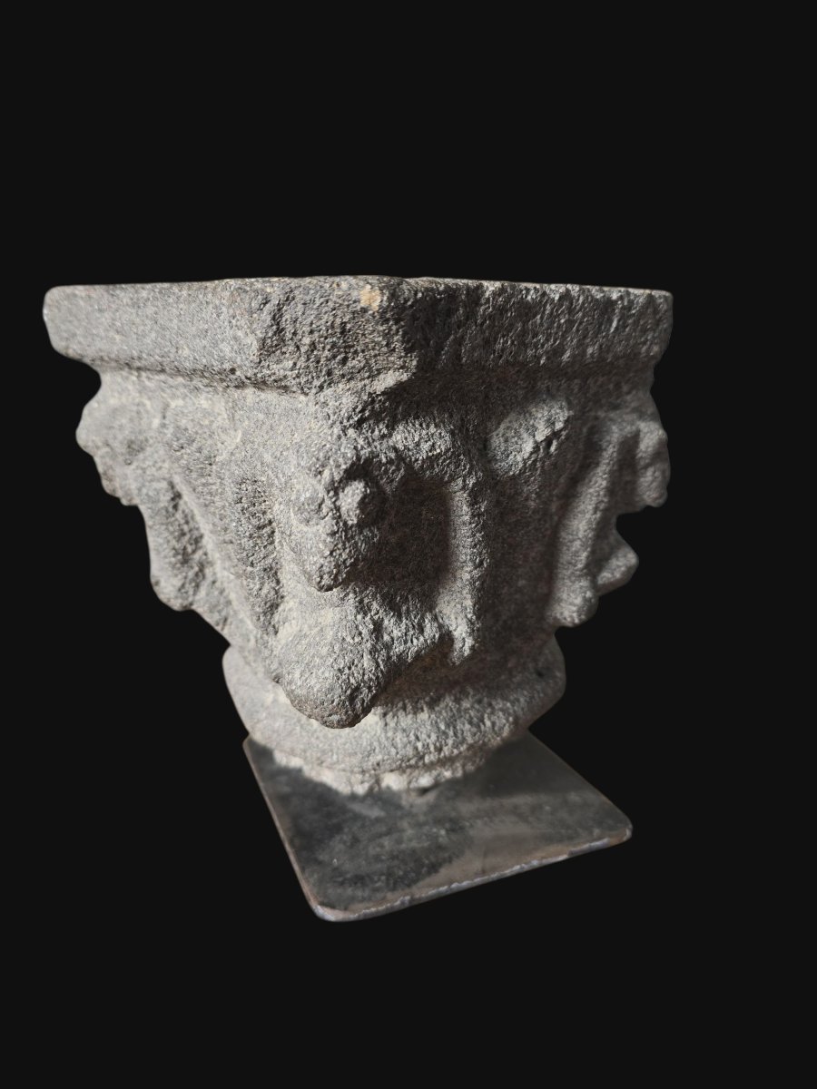 Capital With Bats And Chubby Figures - Basalt - 15th/16th Century -photo-2