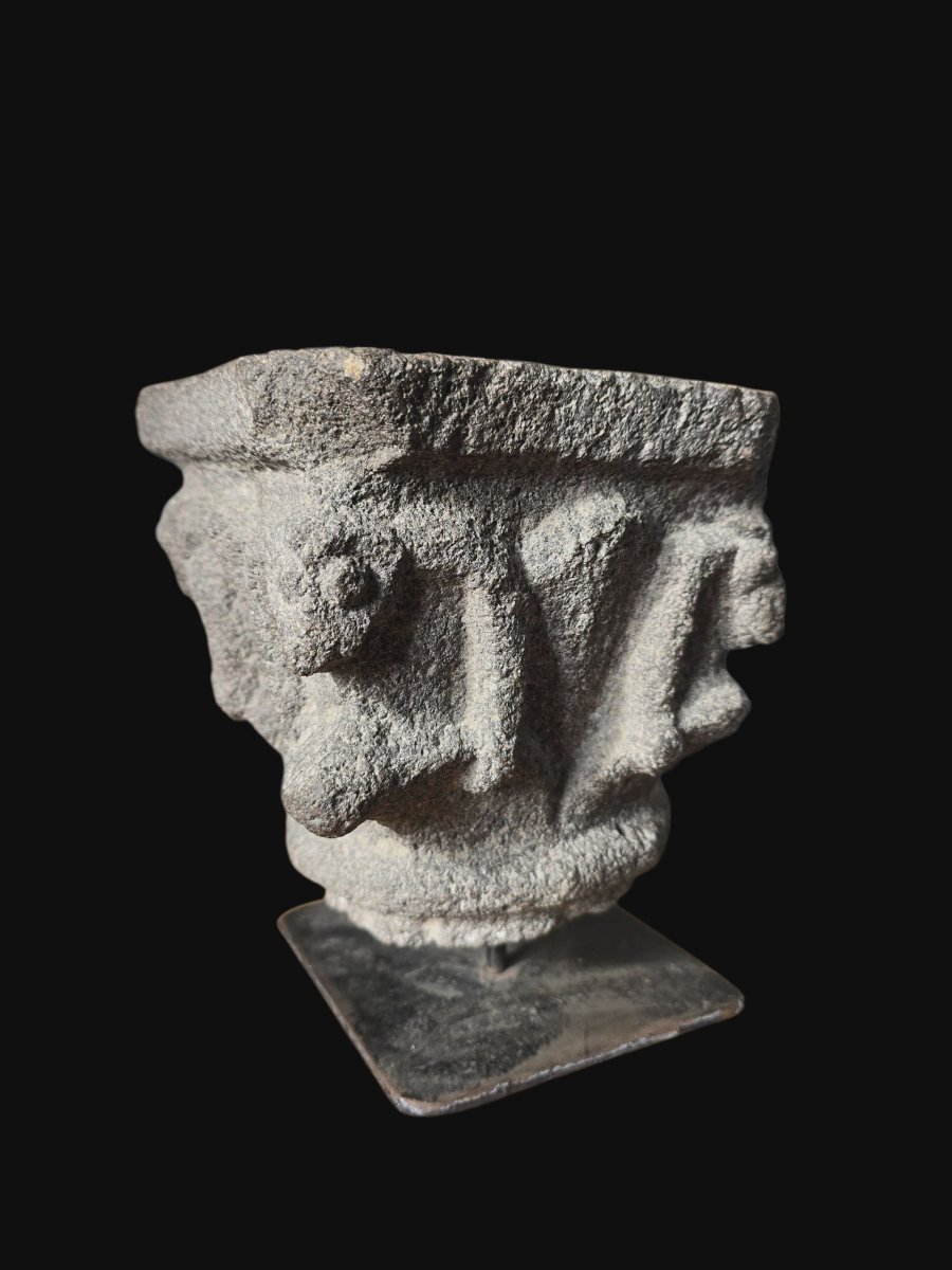 Capital With Bats And Chubby Figures - Basalt - 15th/16th Century -photo-1