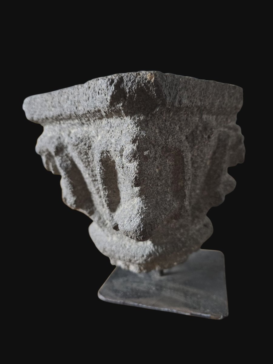 Capital With Bats And Chubby Figures - Basalt - 15th/16th Century -photo-2