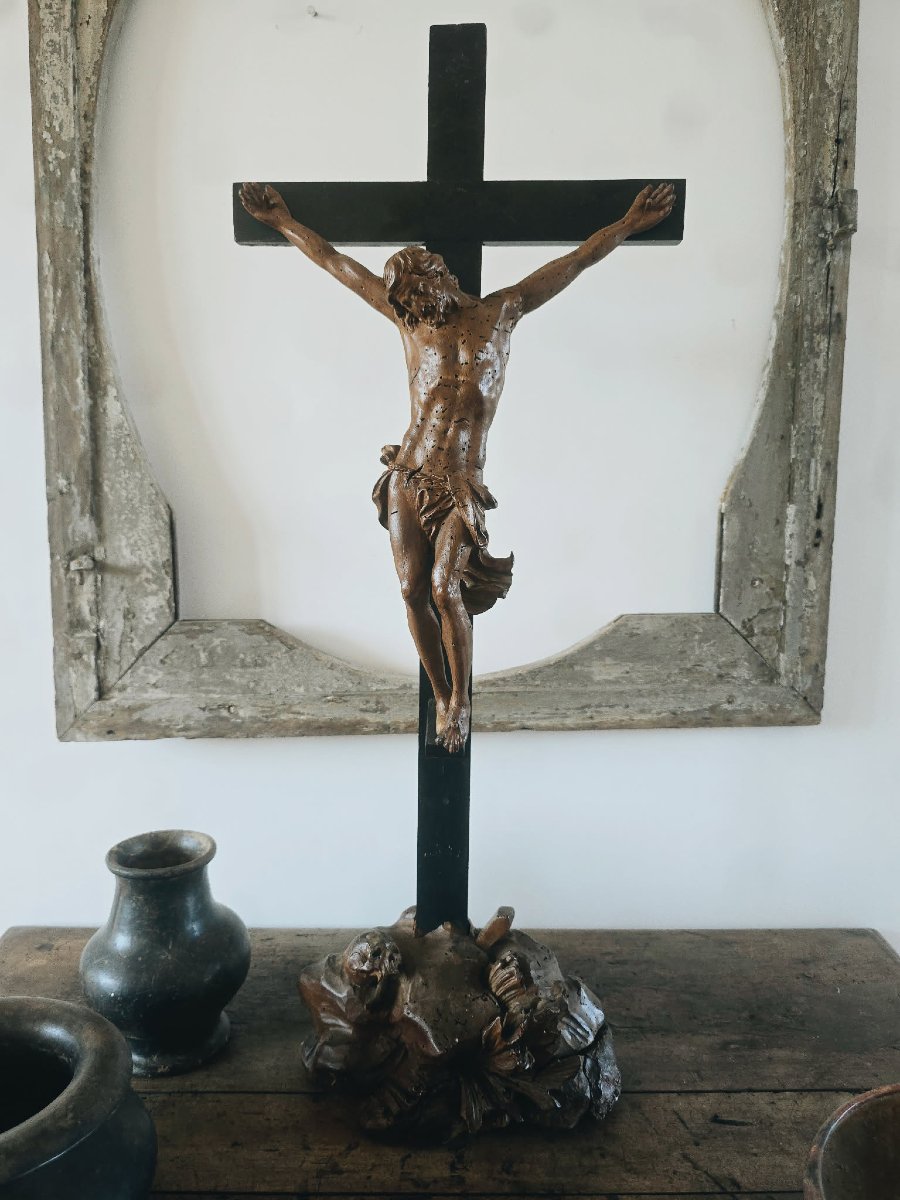 Christ en croix - Noyer - XVIIème siècle 