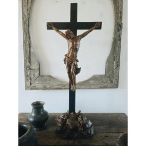 Christ en croix - Noyer - XVIIème siècle
