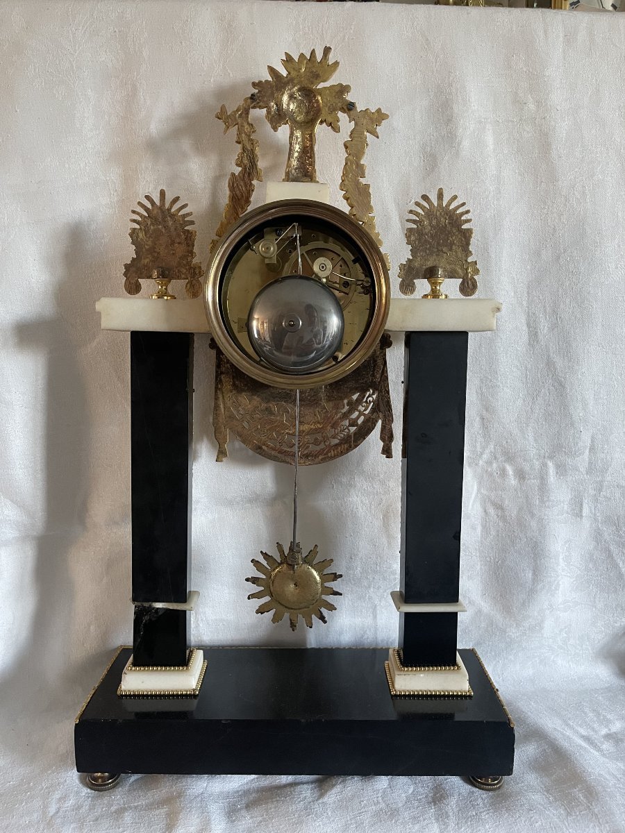 Pendule portique époque Directoire en bronze doré et marbre-photo-2