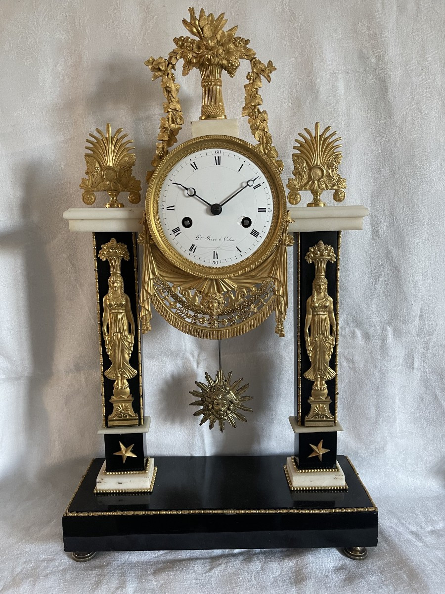 Pendule portique époque Directoire en bronze doré et marbre