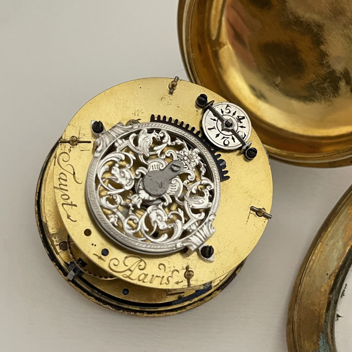 Montre oignon Louis XIV et son porte-montre d'époque-photo-5
