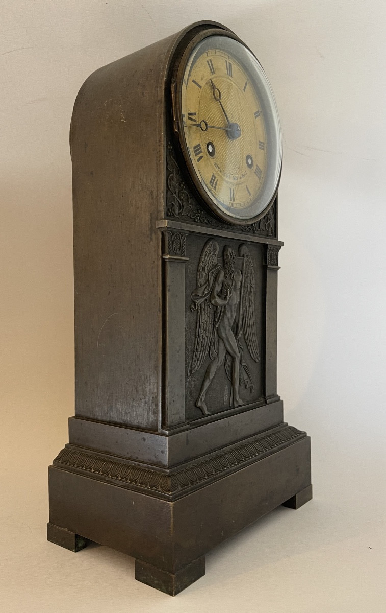 Pendule borne "Chronos" en bronze patiné-photo-4