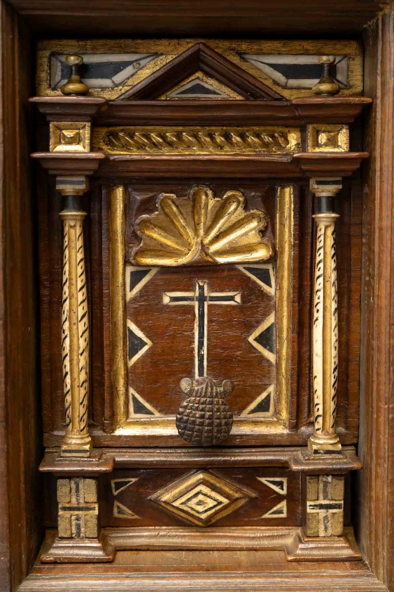 17th-century Spanish Walnut Cabinet Known As The "bargueno" -photo-1