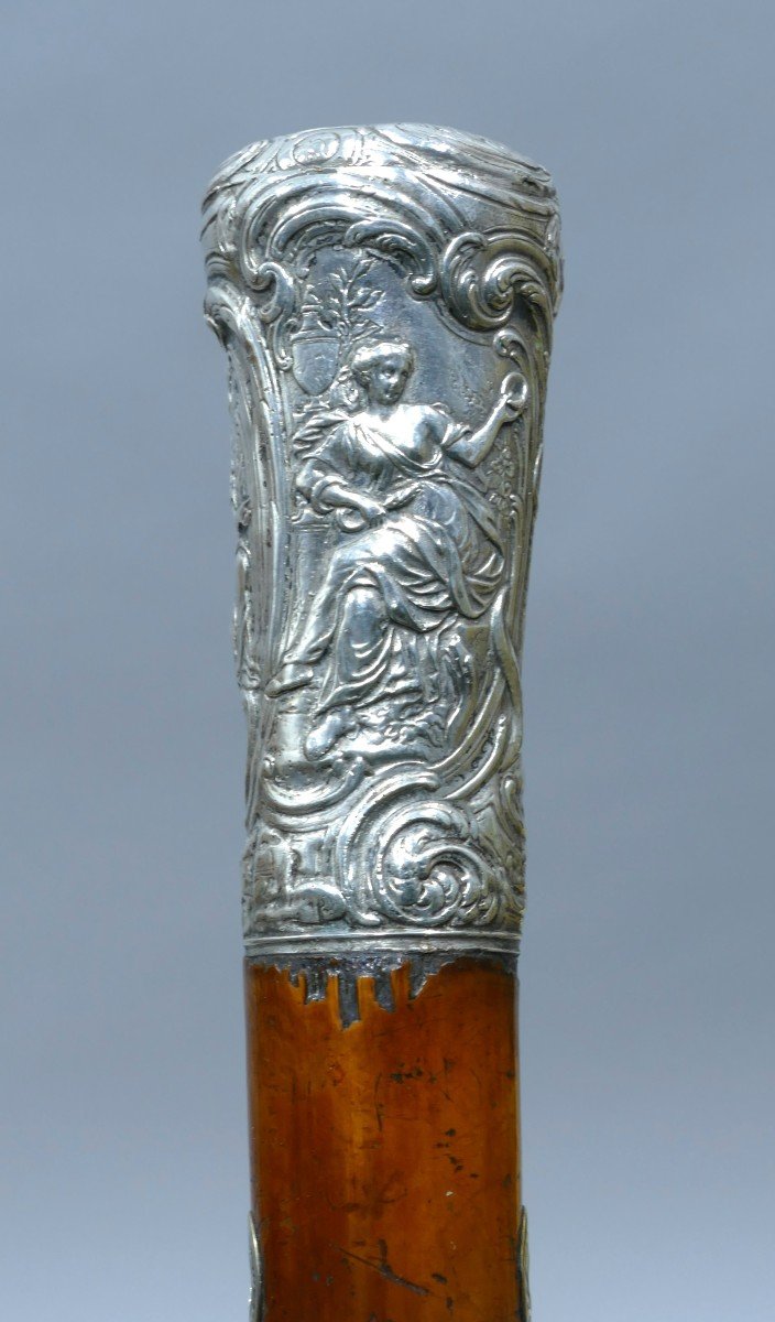 Canne De Collection Du 18ème Siècle Avec Pommeau En Argent Représentant Des Divinités 