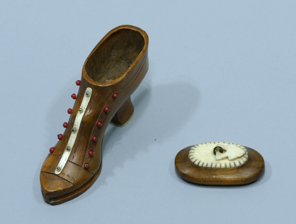 Wooden Snuffbox In The Shape Of A Woman's Shoe Datable From The 19th Century-photo-4