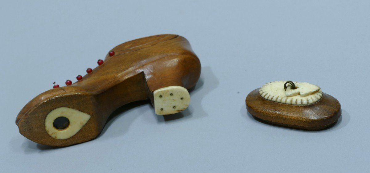 Wooden Snuffbox In The Shape Of A Woman's Shoe Datable From The 19th Century-photo-1