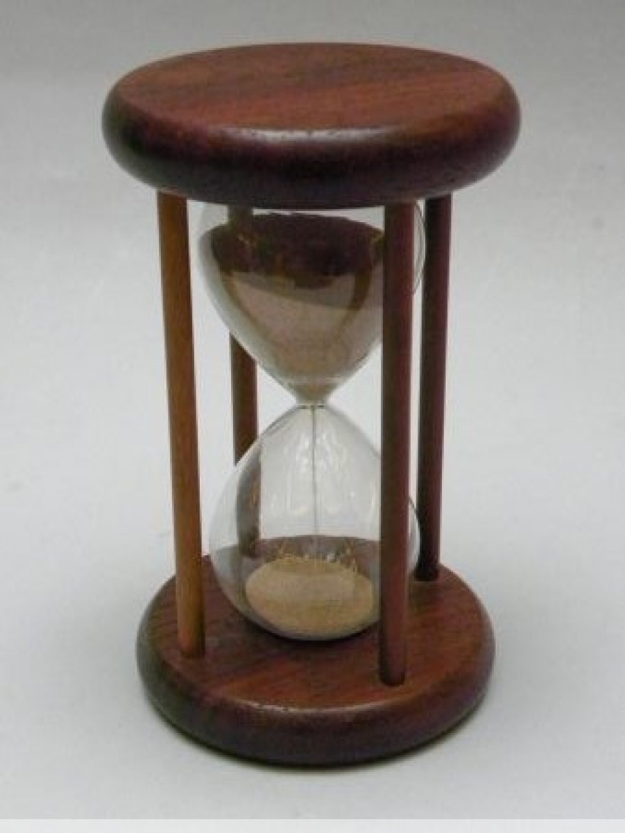 Round Hourglass With Four Columns