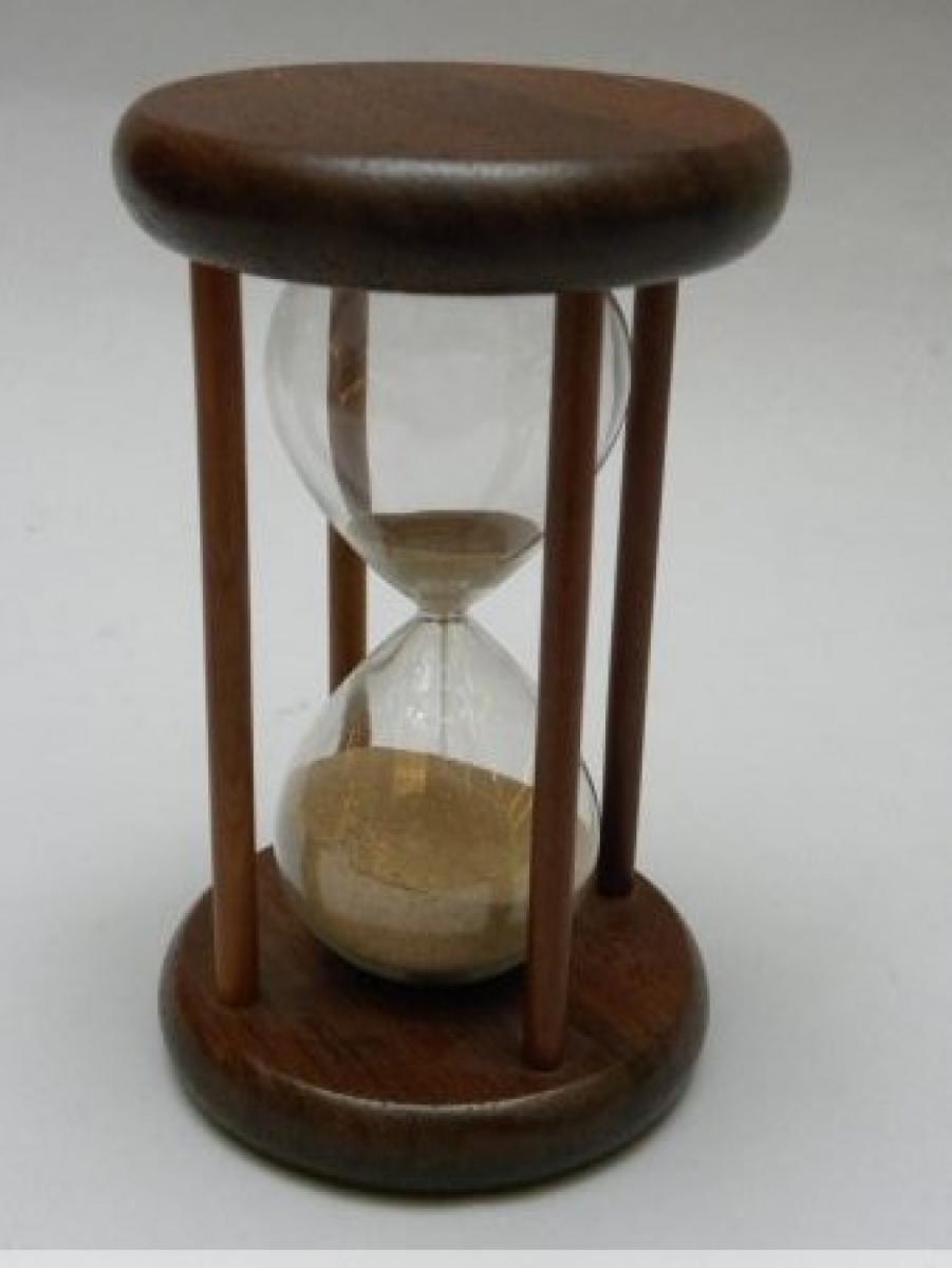 Round Hourglass With Four Columns-photo-3