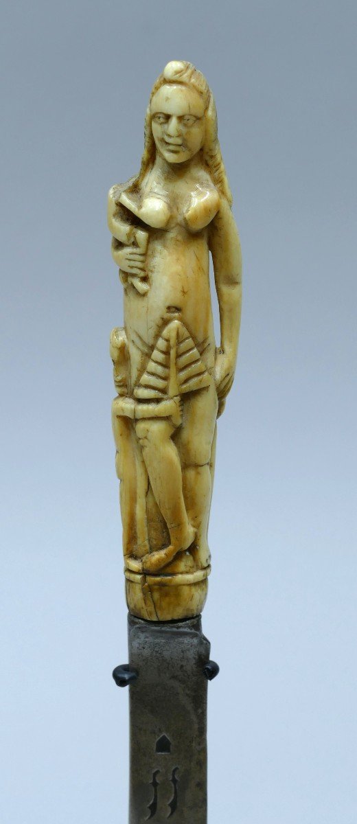 Ivory Knife Representing A Woman With Her Children Datable Around 1580-photo-2
